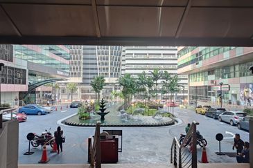 Leisure Commerce Square