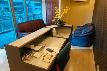 Leisure Commerce Square