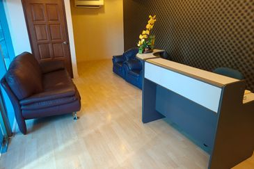 Leisure Commerce Square