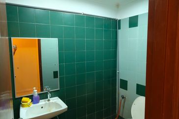 Leisure Commerce Square