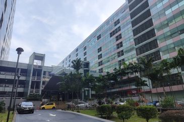 Leisure Commerce Square