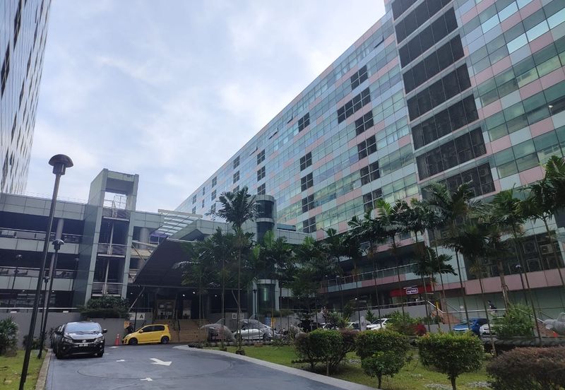 Leisure Commerce Square