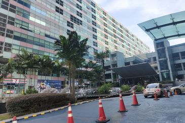 Leisure Commerce Square