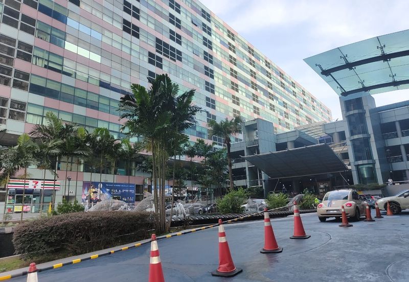 Leisure Commerce Square