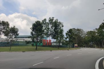 E-Boulevard, Denai Alam