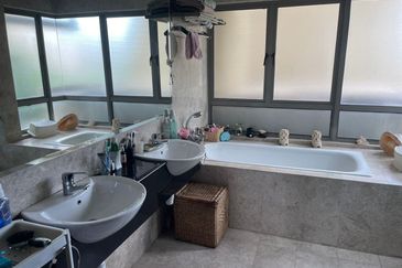 Changkat Kiara Surya