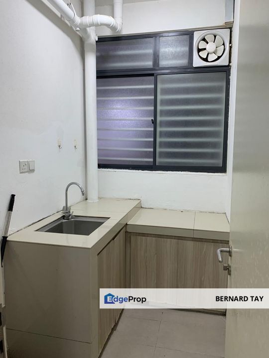 Partially Furnished 3 Rooms Condo MRT Sfera Residency Seri Kembangan For Sale, Selangor, Seri Kembangan
