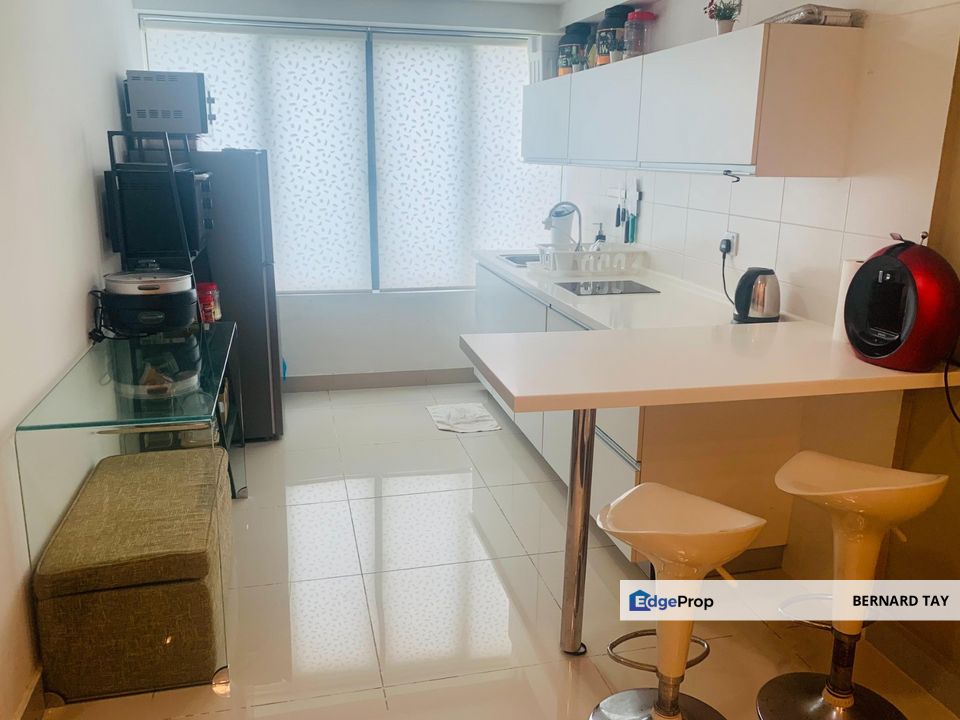 Freehold Fully Furnished Studio Duplex Unit LRT Subang Soho One Soho Subang Jaya For Sale, Selangor, Subang Jaya