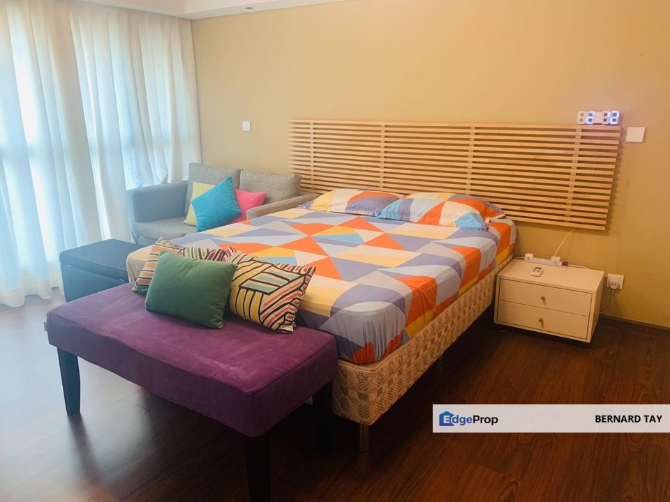 Freehold Fully Furnished Studio Duplex Unit LRT Subang Soho One Soho Subang Jaya For Sale, Selangor, Subang Jaya