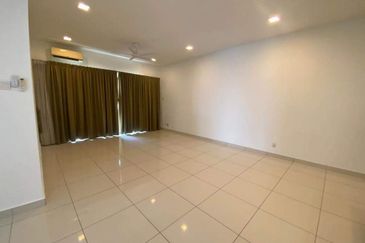 Royal Regent Sri Putramas III