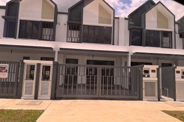 Freehold Double Storey Terrace House Serenia Anira Serenia City Dengkil Sepang For Sale