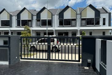 Freehold Double Storey Terrace House Serenia Anira Serenia City Dengkil Sepang For Sale