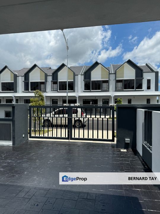Freehold Double Storey Terrace House Serenia Anira Serenia City Dengkil Sepang For Sale, Selangor, Dengkil