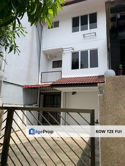 Rumah Tanah Taman Dagang Ampang 3 Storey Terrace LRT MRR2 Cheap Sale, Selangor, Ampang