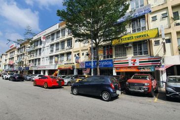 Dataran Otomobil, Seksyen 15