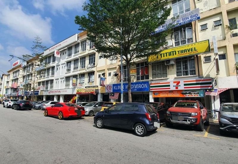 Dataran Otomobil, Seksyen 15