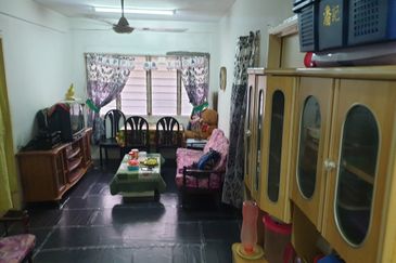 Taman Putra Budiman Flat