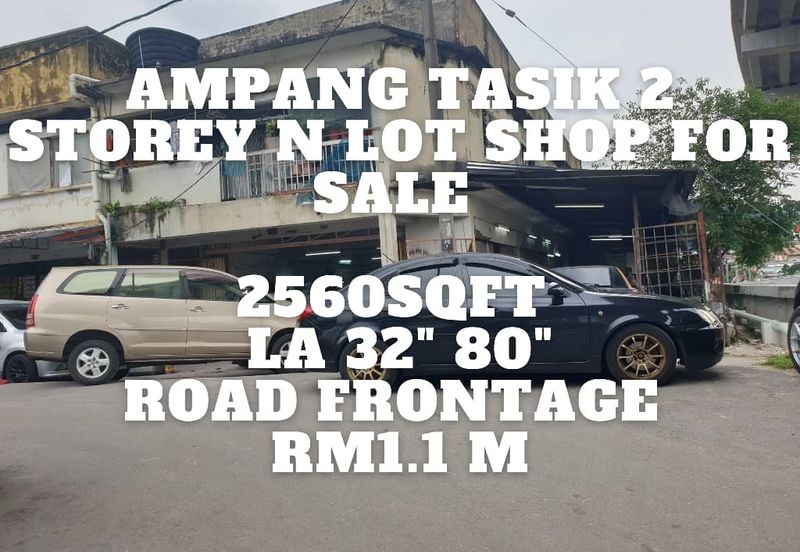 Ampang tasik permai 2 storey end lot, extra land and front of road, good for own use 