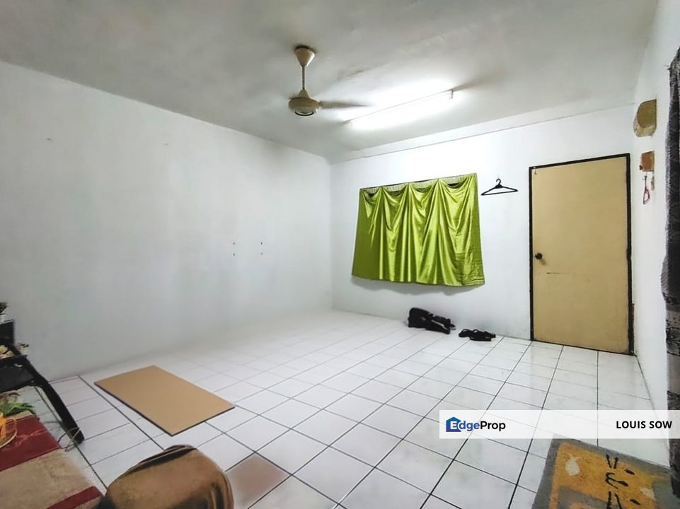 Pangsapuri baiduri flat for sale / market value rm160k, selling price 98k on 1st floor, Selangor, Beranang