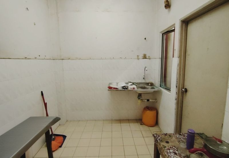 Kekwa Apartment @ Putra Perdana