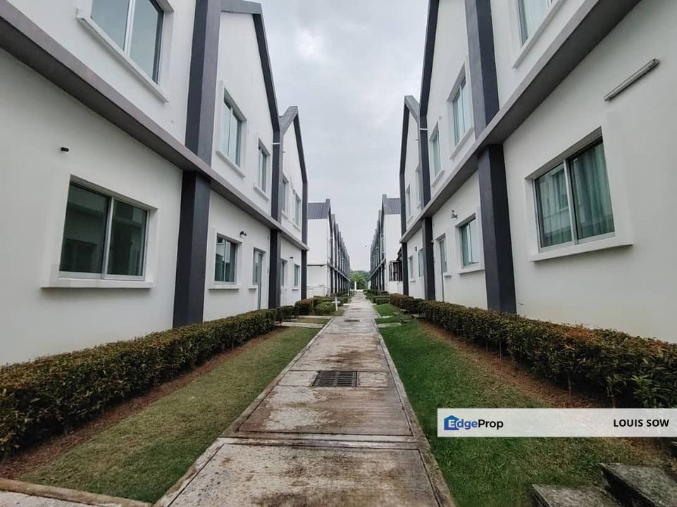 Eco forest 2storey house. Height ceiling.24 hour security, Selangor, Semenyih