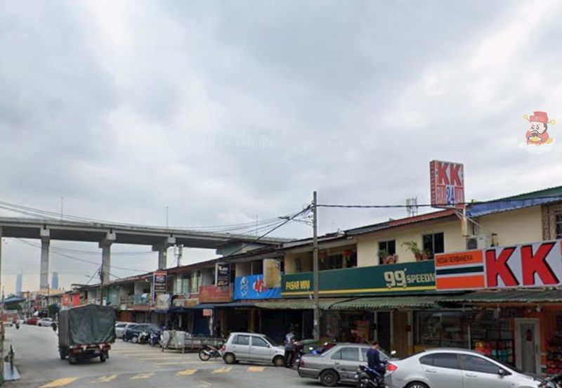 Ampang tasik permai 2 storey end lot, extra land and front of road, good for own use. 