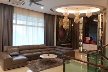 Jalan Straits View 1