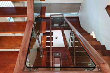 Jalan Straits View 1