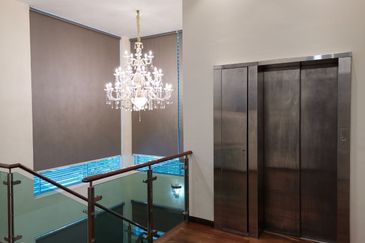 Jalan Straits View 1