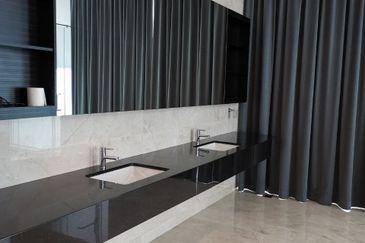 Jalan Straits View 1