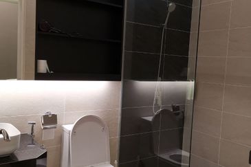 Jalan Straits View 1