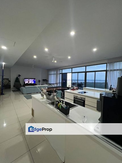 Partially Furnished & Renovated Penthouse Corner Unit @ Iskandar Residence For Rent , Johor, Nusajaya