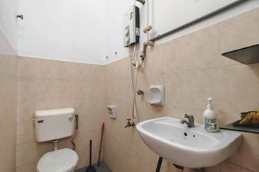 Taman Tampoi Indah II, Villa Ros