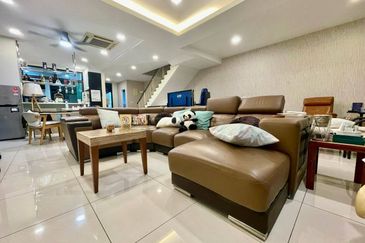 Golf View Luxury Fully Renovated & Furnished 2.5 Storey Semi D @ Horizon Hills For Sale 