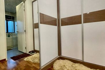 Golf View Luxury Fully Renovated & Furnished 2.5 Storey Semi D @ Horizon Hills For Sale 