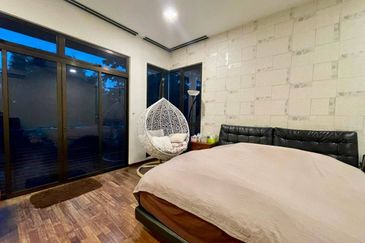 Golf View Luxury Fully Renovated & Furnished 2.5 Storey Semi D @ Horizon Hills For Sale 