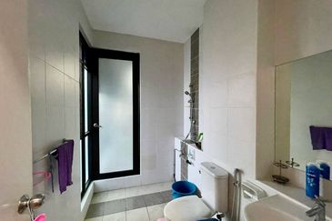 Golf View Luxury Fully Renovated & Furnished 2.5 Storey Semi D @ Horizon Hills For Sale 