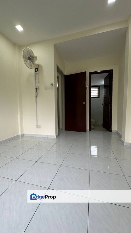 Partially Furnished Block A-03 Flat @ Jalan Flora 1 Pulai Flora For Rent , Johor, Skudai