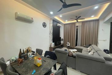 Freehold double storey landed house in horizon hill with fully renovated and guarded