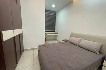 Freehold double storey landed house in horizon hill with fully renovated and guarded