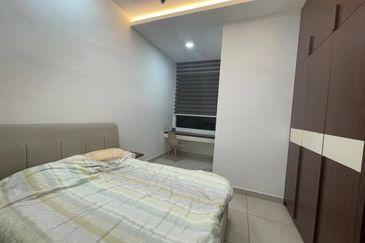 Freehold double storey landed house in horizon hill with fully renovated and guarded