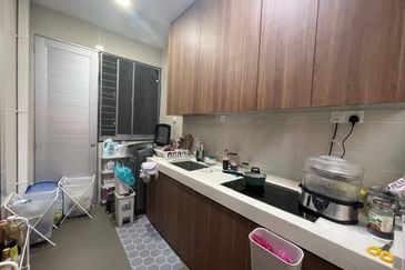 Freehold double storey landed house in horizon hill with fully renovated and guarded