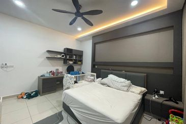 Freehold double storey landed house in horizon hill with fully renovated and guarded