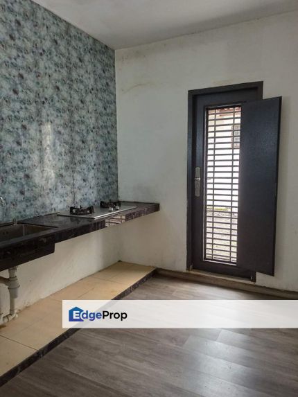 Freehold Partially Renovated With 4 Rooms Double Storey House @ Taman Skudai Baru For Sale , Johor, Skudai