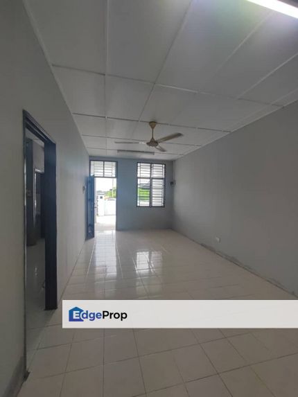 Freehold Renovated With 3 Rooms Single Storey House @ Taman Putri Kulai For Sale , Johor, Kulai