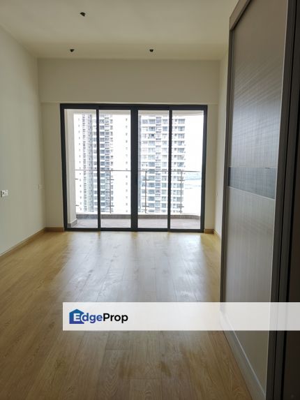 Freehold Partially Furnished High Floor Apartment @ Amberside Country Garden For Sale , Johor, Johor Bahru