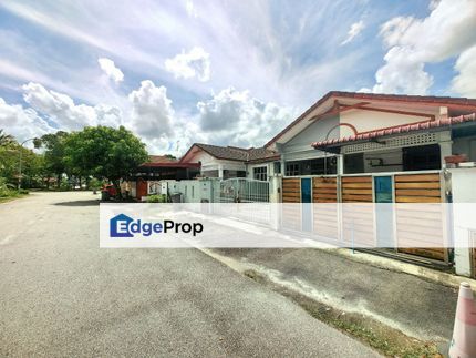 Partially Renovated With 4 Rooms Single Storey House @ Taman Mutiara Rini Skudai For Sale , Johor, Skudai