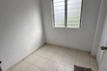 Taman Pulai Utama Flat