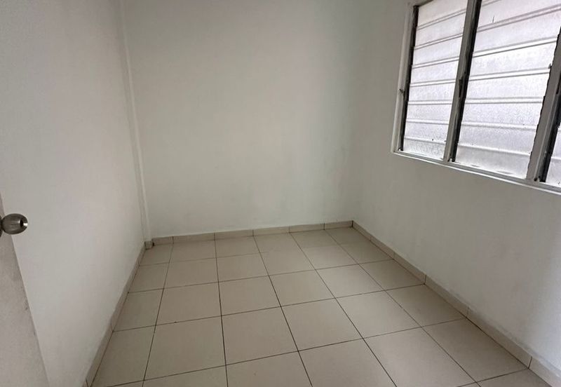 Taman Pulai Utama Flat