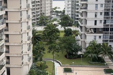 Baypoint @ Country Garden Danga Bay